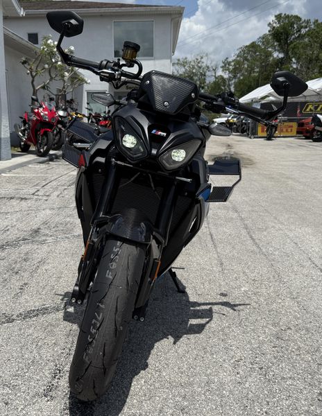 2025 BMW M 1000 R