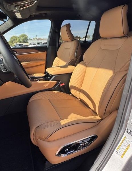 New 2025 Jeep Grand Cherokee Summit Reserve 4x4Image 11