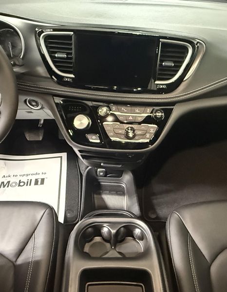 New 2026 Chrysler Pacifica SelectImage 22