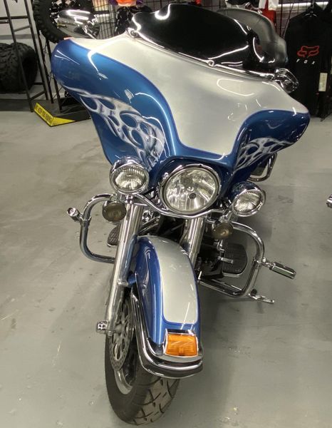 2005 Harley-Davidson Electra Glide in a Blue exterior color. Plaistow Powersports (603) 819-4400 plaistowpowersports.com 