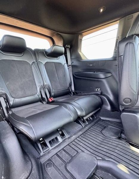 Used 2024 Jeep Grand Cherokee L Altitude XImage 17