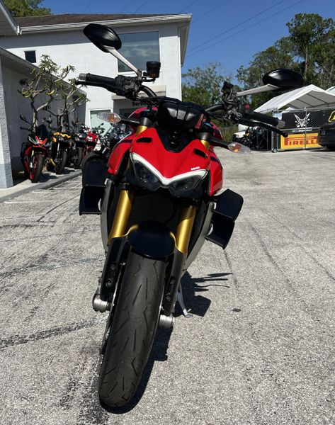 2022 Ducati Streetfighter V4 S 