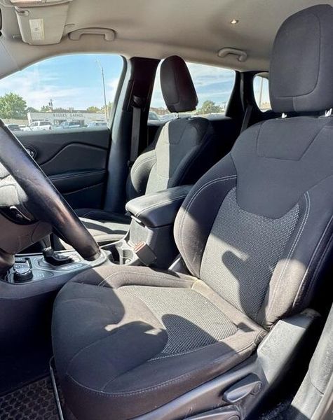 Used 2020 Jeep Cherokee LatitudeImage 10