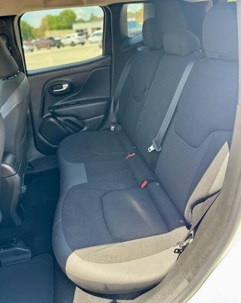 Used 2020 Jeep Renegade AltitudeImage 13