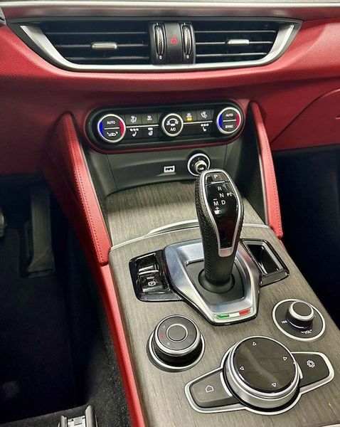 2020 Alfa Romeo Stelvio Ti AWD w/SunroofImage 23