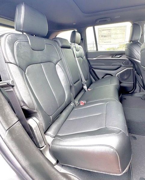 New 2026 Jeep Grand Cherokee Limited Reserve 4x4Image 15