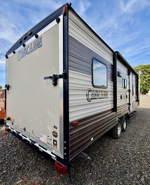 Used 2017 FOREST RIVER CASCADE 22RRC Image 4