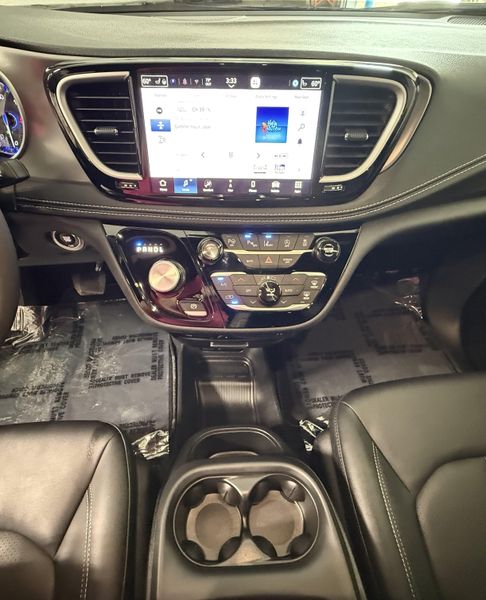 Used 2025 Chrysler Pacifica SelectImage 22