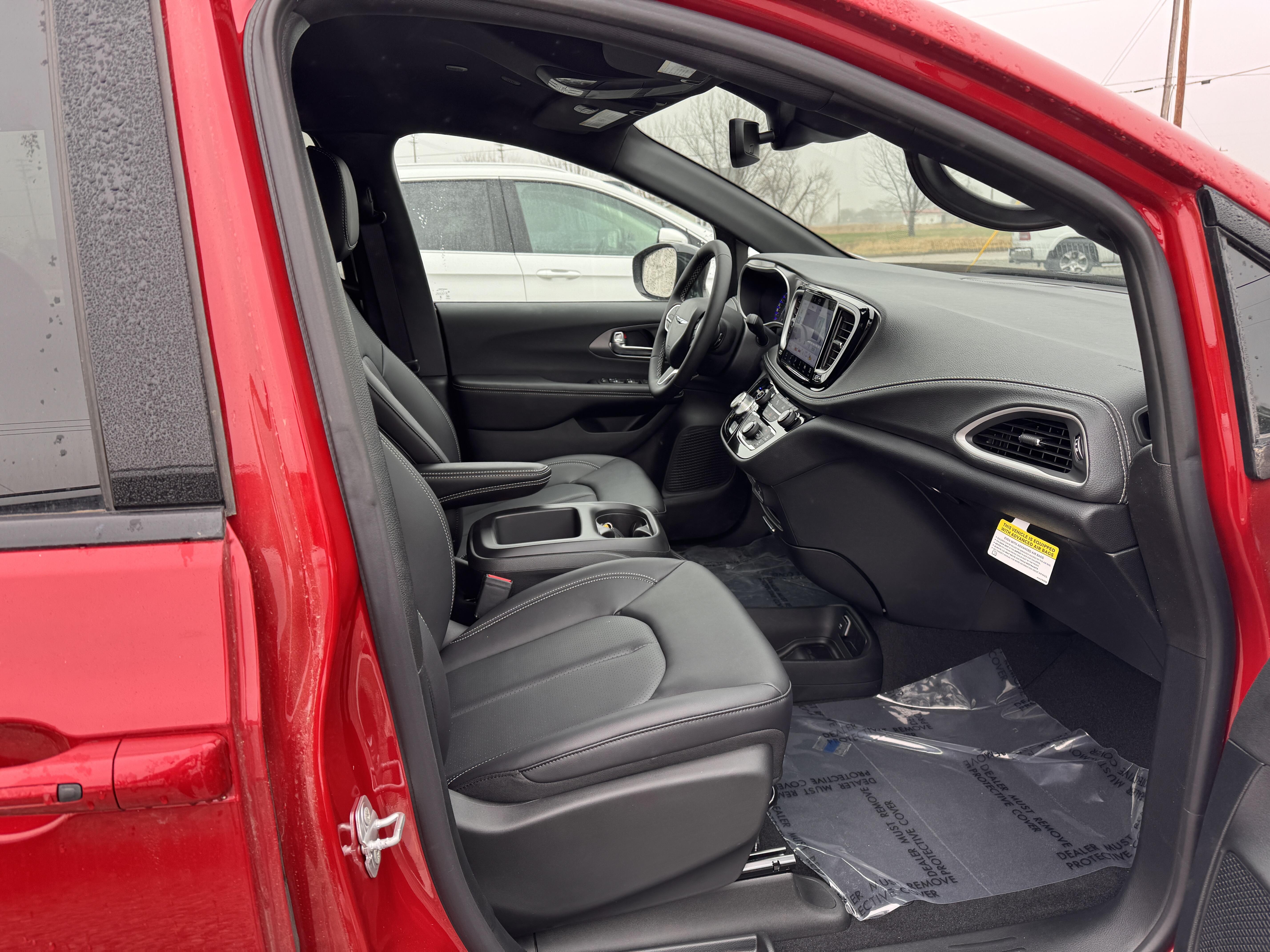 2026 Chrysler Pacifica Select - Photo 12
