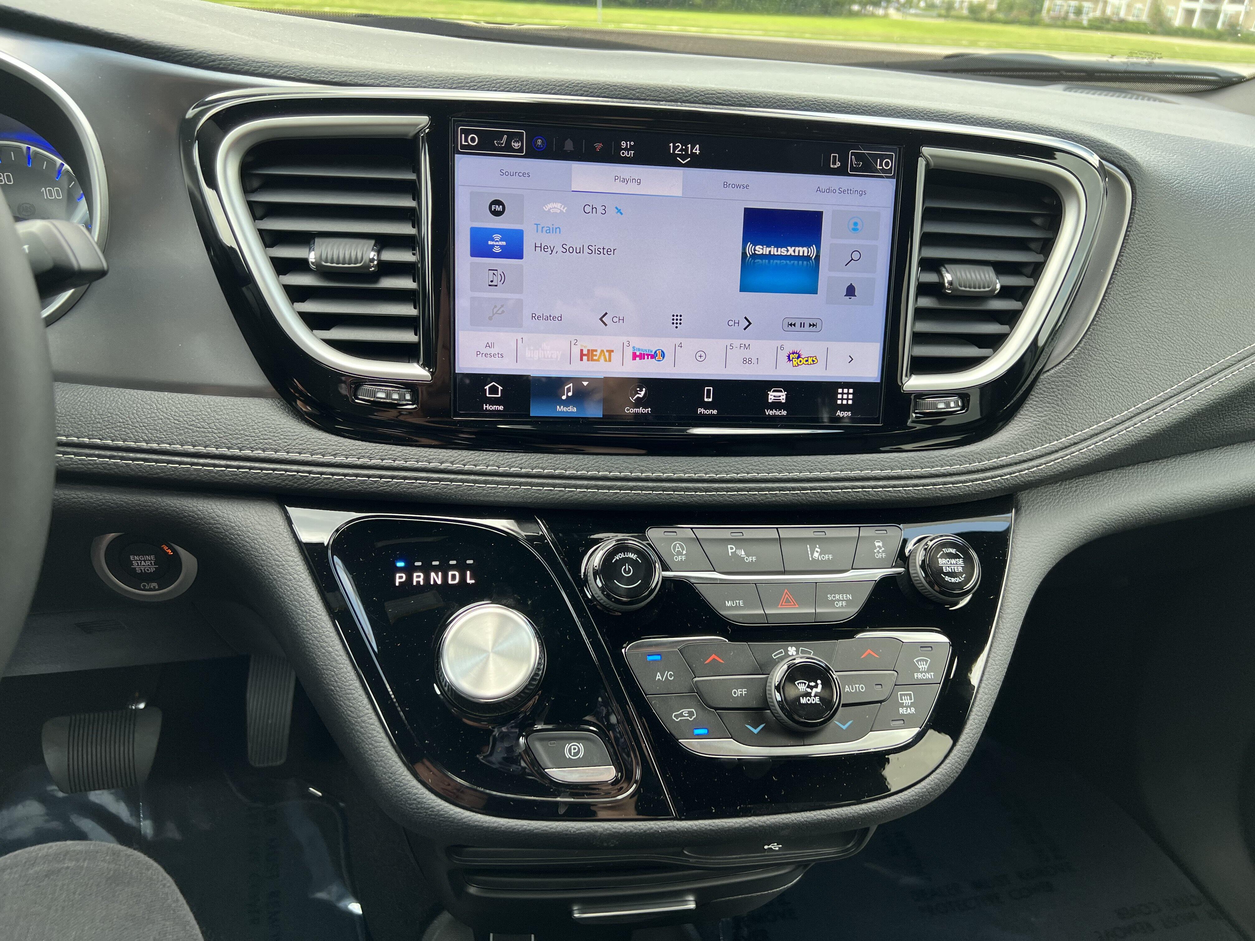 2026 Chrysler Pacifica Select - Photo 12