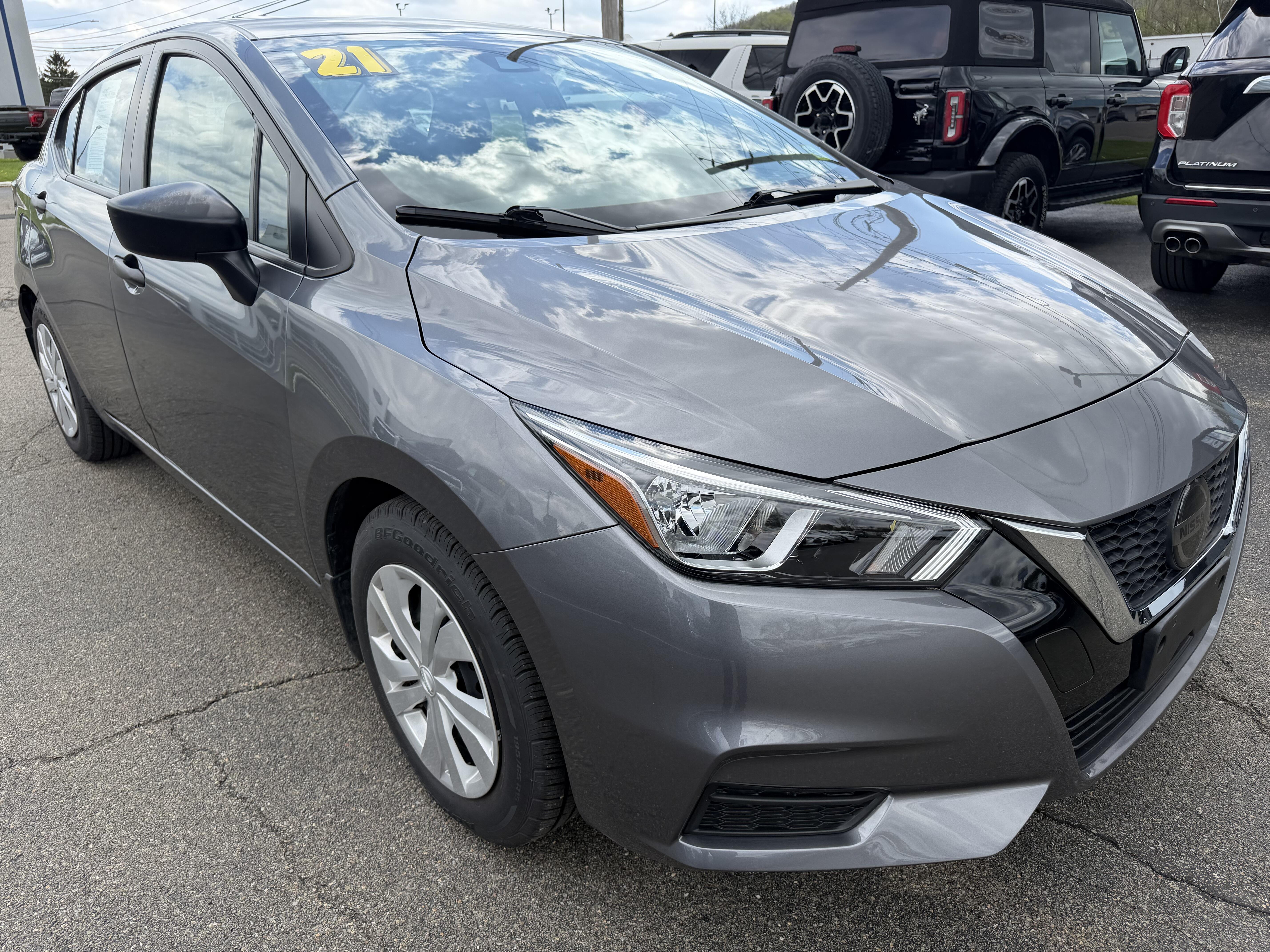 2021 Nissan Versa 1.6 S CVT's photo