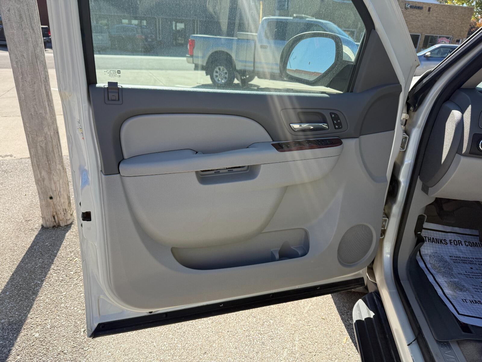 2012 Chevrolet Suburban LTZ - Photo 6