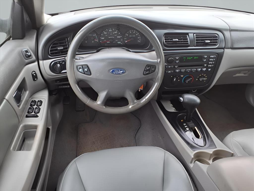 2002 Ford Taurus SES Deluxe - Photo 10