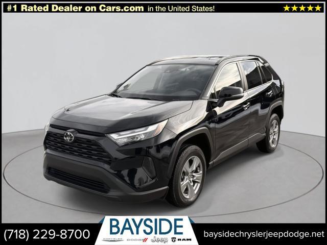 2024 Toyota RAV4 XLE's photo