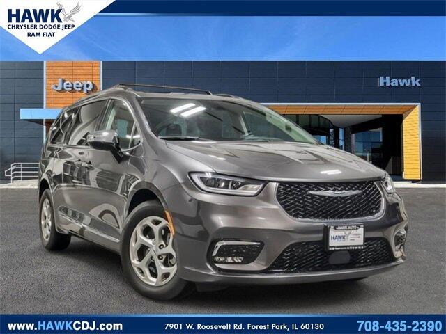 2023 Chrysler Pacifica Limited's photo