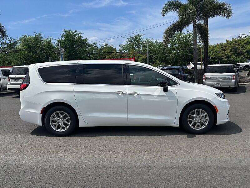 2025 Chrysler Pacifica Select - Photo 6