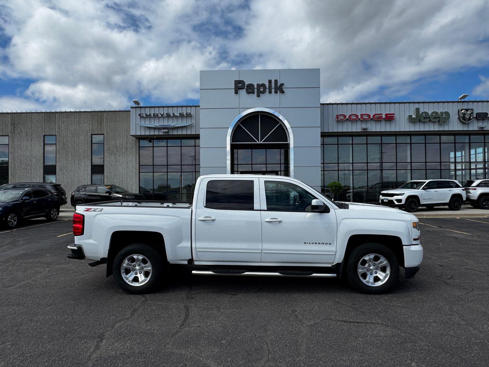 Used 2018 Chevrolet Silverado 1500 LT with VIN 3GCUKREC3JG355082 for sale in Luverne, Minnesota