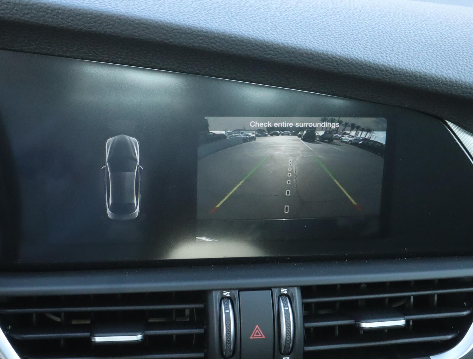 2025 Alfa Romeo Giulia Base - Photo 9