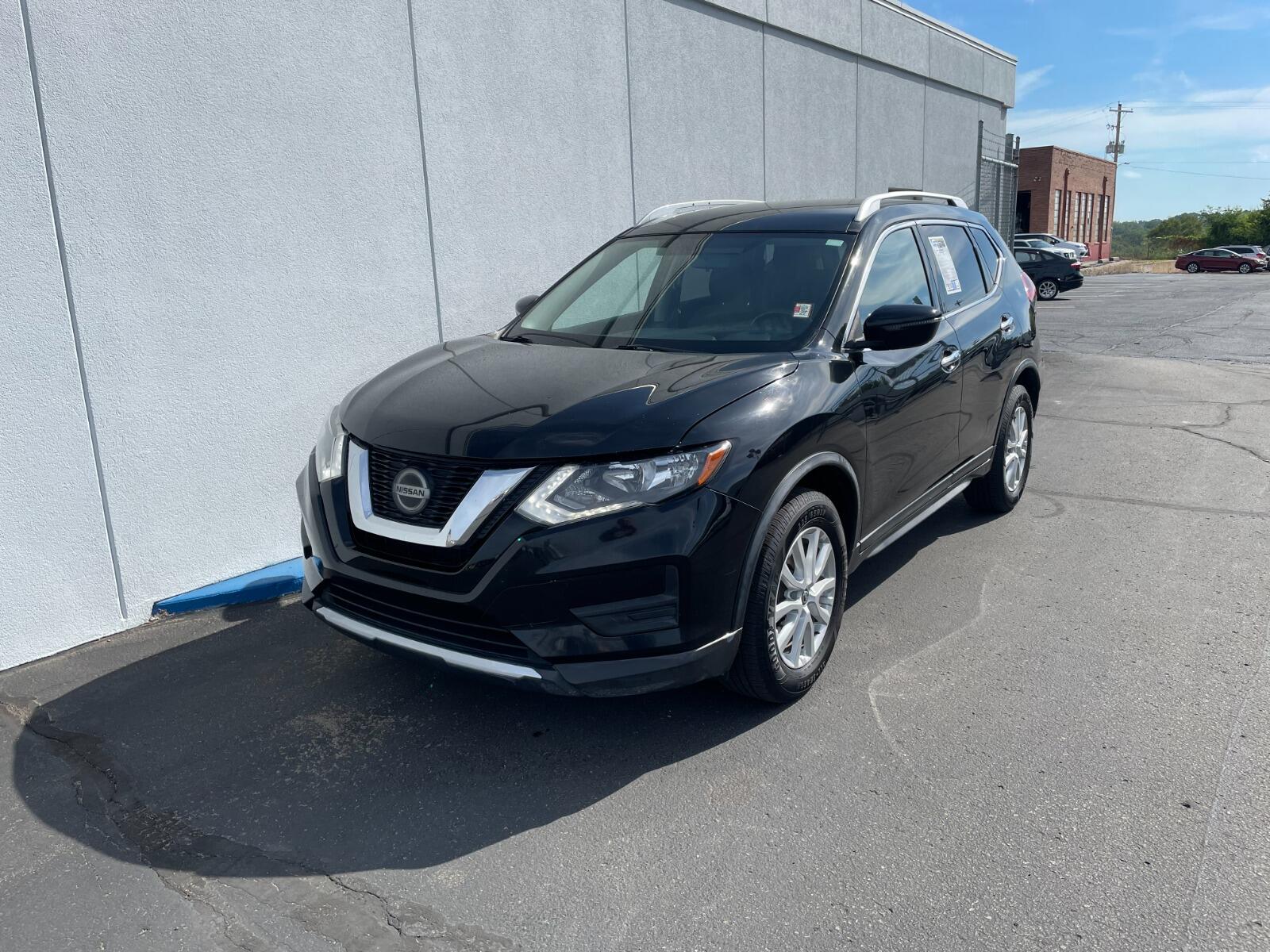 Used 2018 Nissan Rogue SV with VIN JN8AT2MV7JW308752 for sale in Kansas City