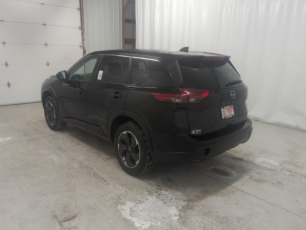 Used 2024 Nissan Rogue SV with VIN JN8BT3BB6RW423499 for sale in Cedarburg, WI