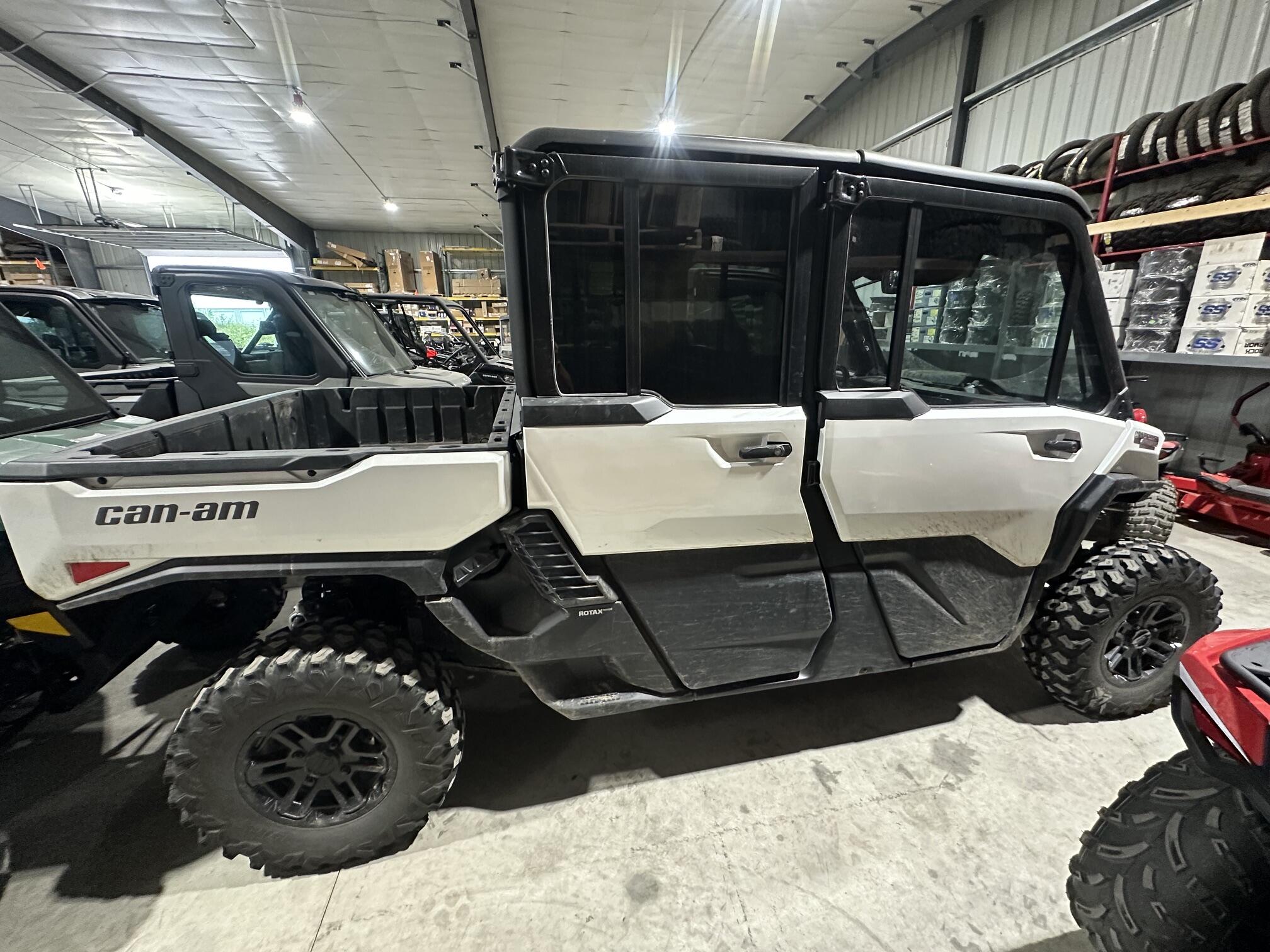2026 Can-Am Defender MAX Limited HD11