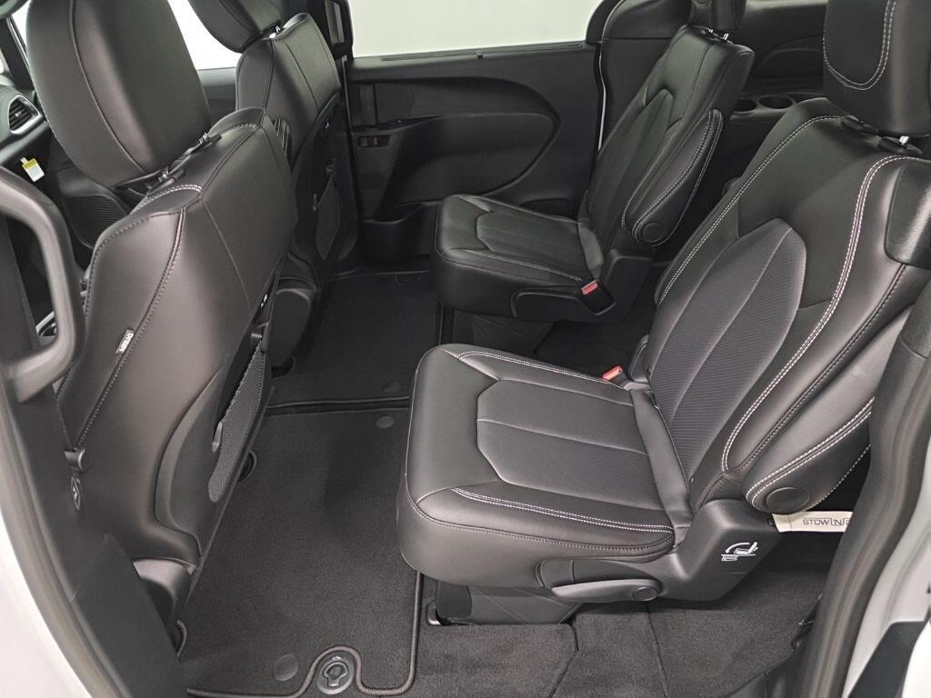 2026 Chrysler Pacifica Select - Photo 10