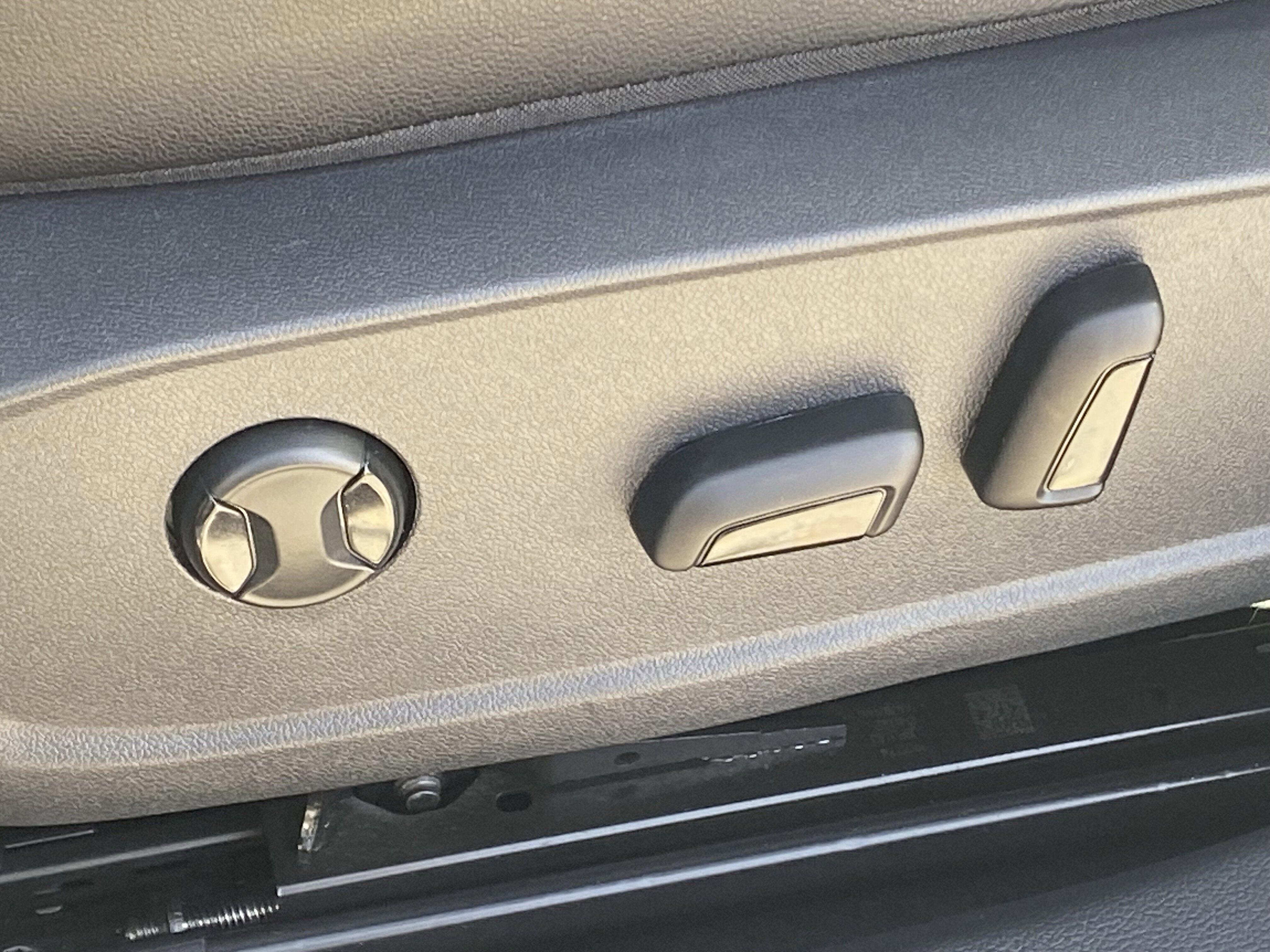 2025 Volkswagen Jetta SE - Photo 29