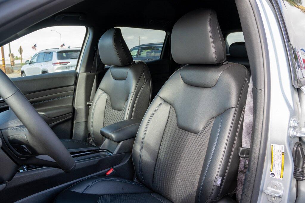 2026 Jeep Compass Latitude Altitude - Photo 13