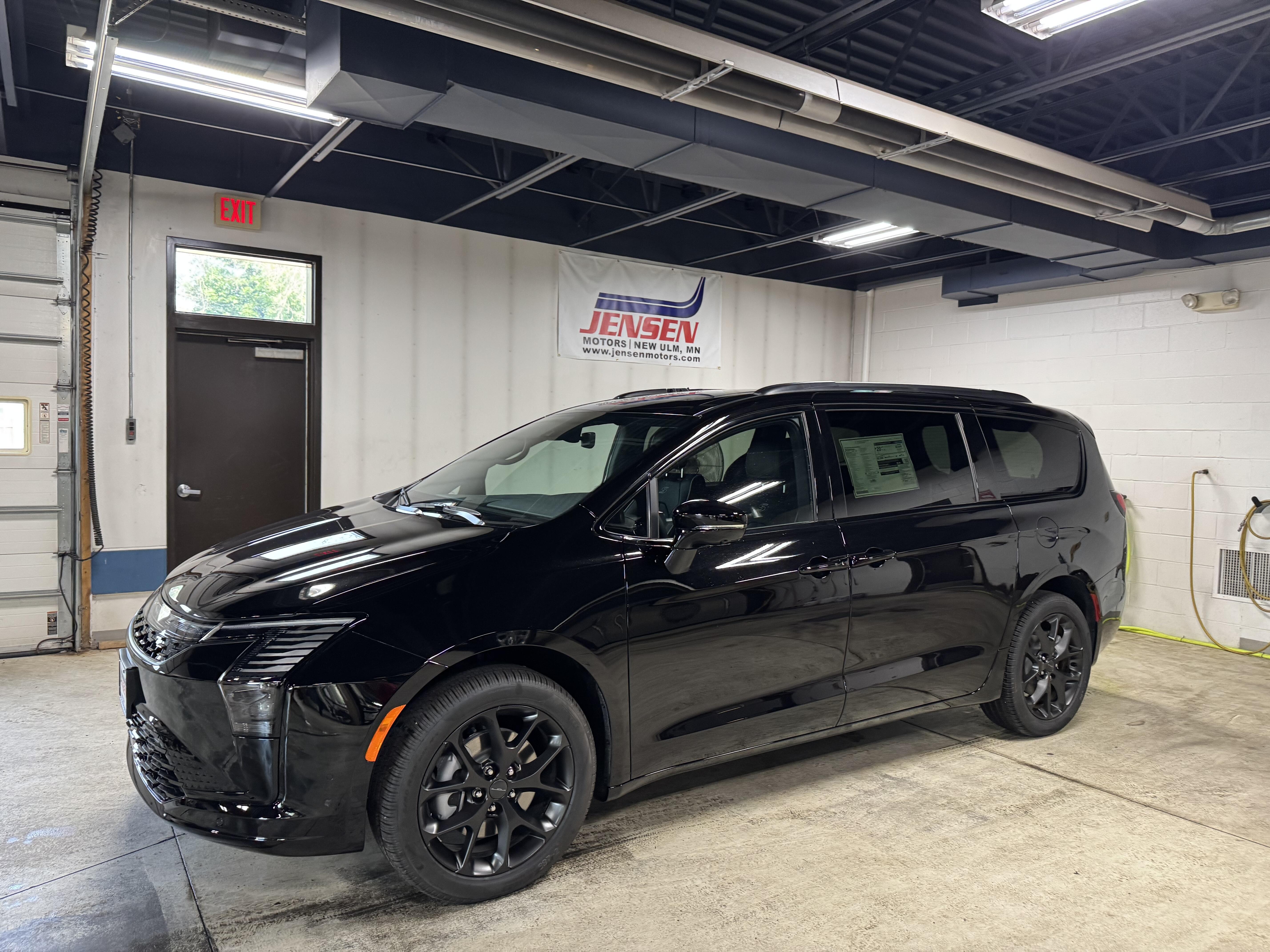 2027 Chrysler Pacifica Pacifica Limited Awd