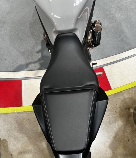 New 2024 Honda CB650R ABS Image 6