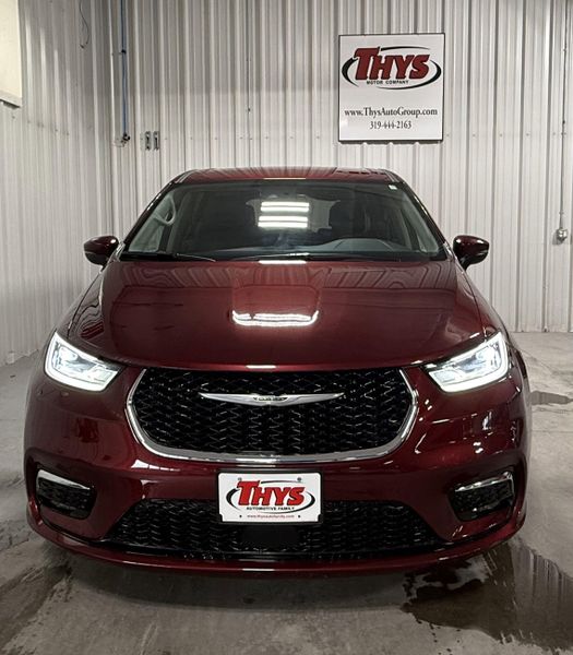 Used 2023 Chrysler Pacifica Touring LImage 17