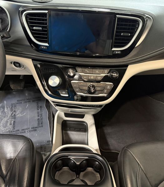 Used 2022 Chrysler Pacifica Touring LImage 22
