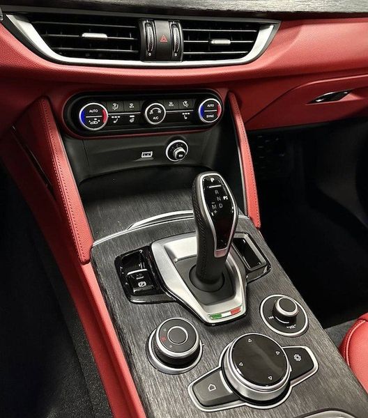 2021 Alfa Romeo Stelvio Sprint Q4 AWD w/Sunroof/Sound PkgImage 23