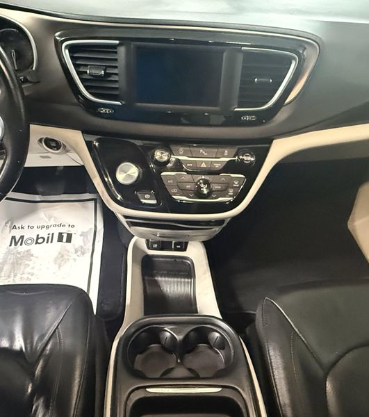 Used 2018 Chrysler Pacifica Touring LImage 23