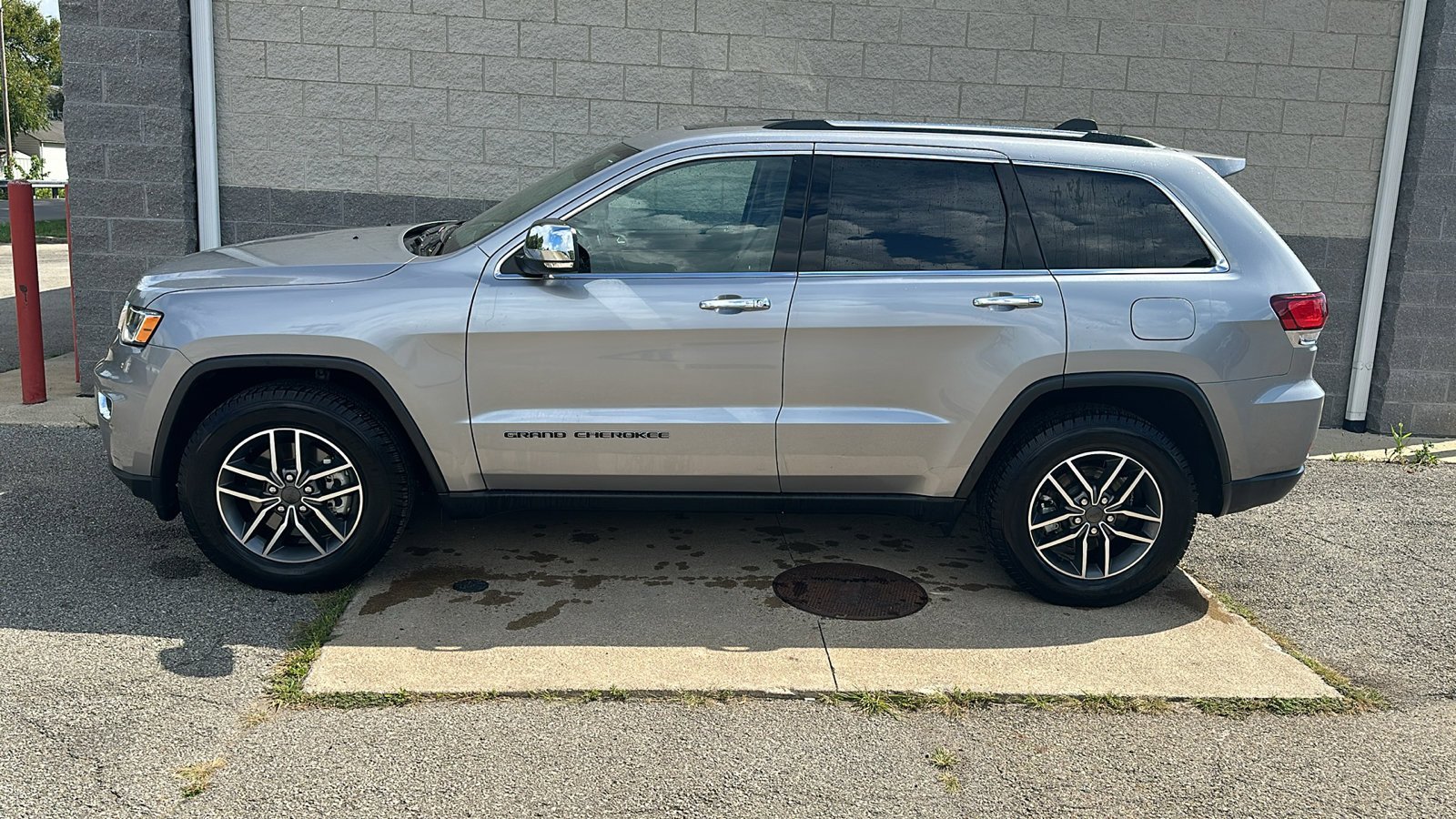 Used 2021 Jeep Grand Cherokee Limited with VIN 1C4RJFBGXMC618612 for sale in Butler, OH