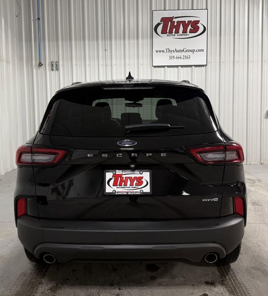 2025 Ford Escape ST-Line photo 4