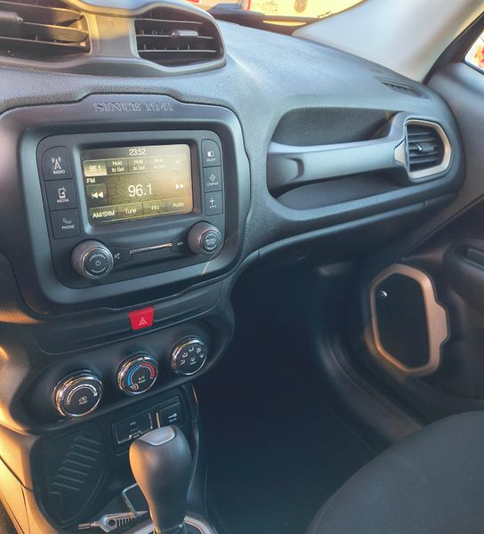Used 2016 Jeep Renegade Image 8