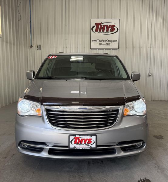 Used 2016 Chrysler Town & Country TouringImage 10