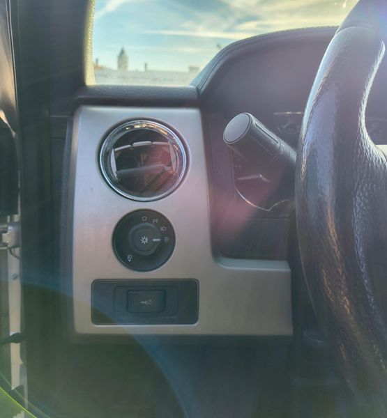 Used 2011 FORD F-150 LariatImage 9