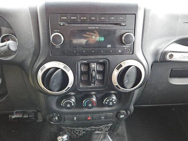 2011 Jeep Wrangler Unlimited Sahara - Photo 8