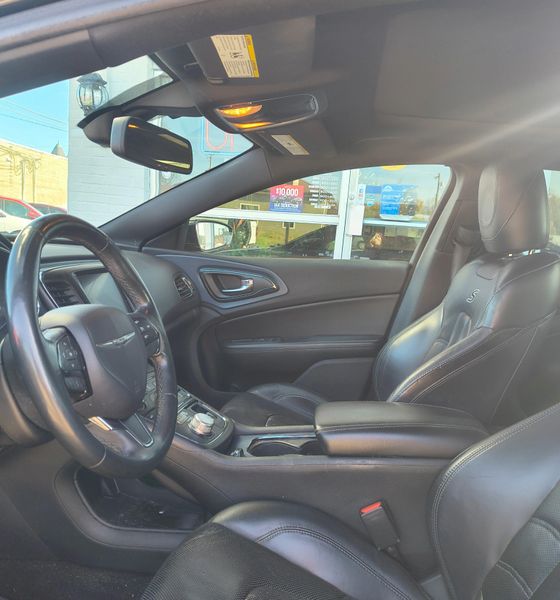 Used 2015 Chrysler 200 Image 8