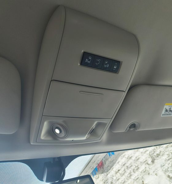 Used 2015 Chrysler Town & Country Image 13