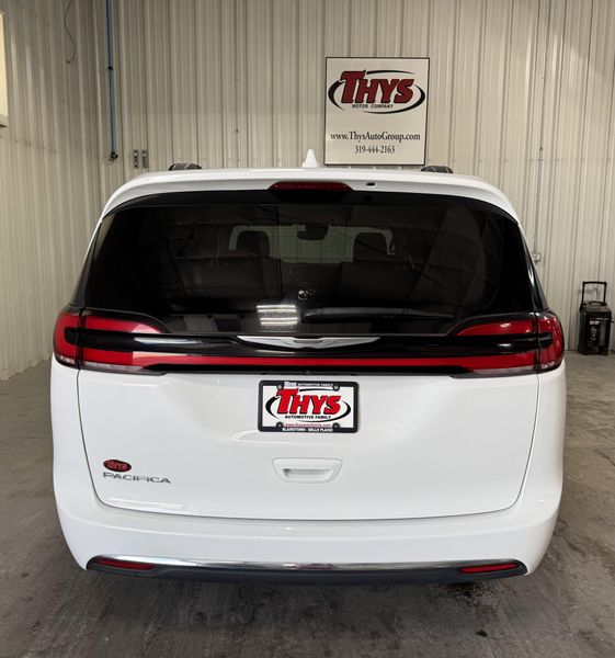 Used 2022 Chrysler Pacifica Touring LImage 4