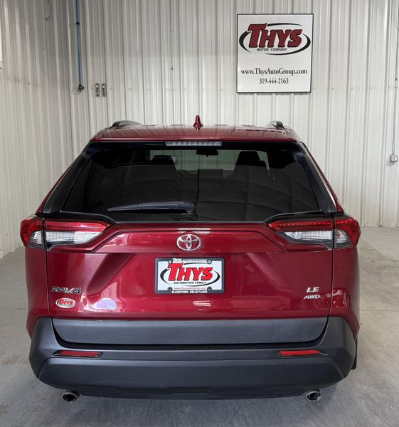 Used 2019 Toyota RAV4 LEImage 4