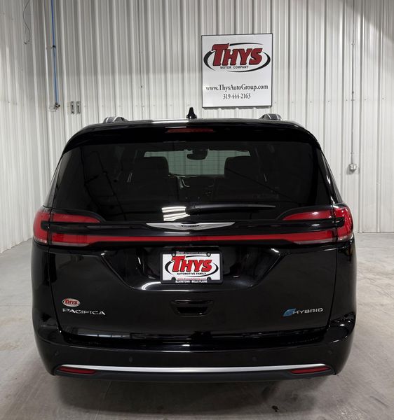 Used 2024 Chrysler Pacifica Hybrid PinnacleImage 4