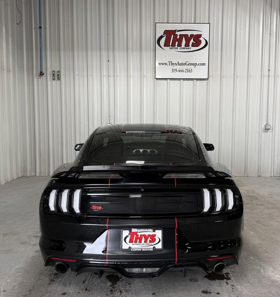 Used 2017 Ford Mustang Image 4