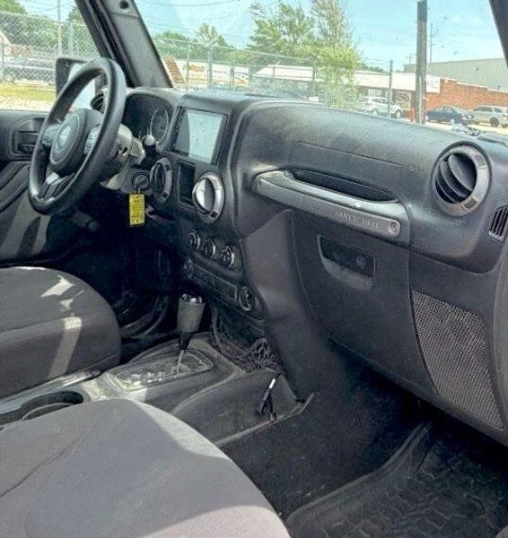 Used 2015 Jeep Wrangler Unlimited SportImage 8