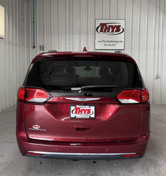 Used 2018 Chrysler Pacifica Touring LImage 4