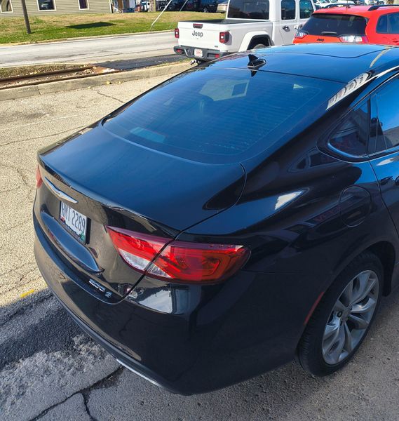 Used 2015 Chrysler 200 Image 4