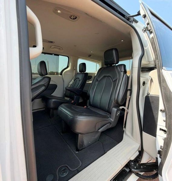 Used 2024 Chrysler Pacifica Touring LImage 14